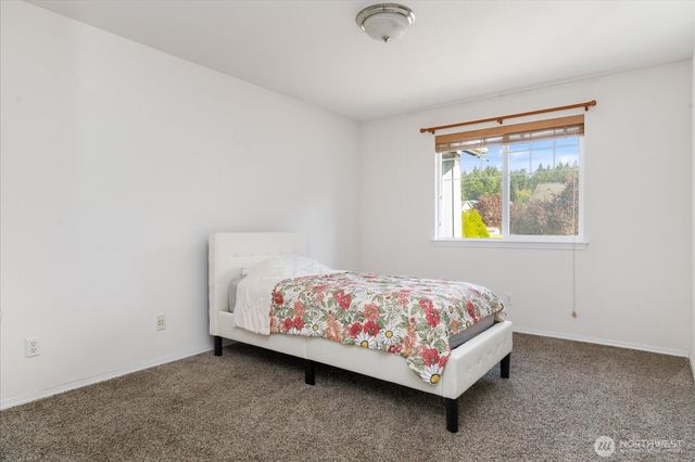 229 NW Cherry Hill Loop, Oak Harbor, WA 98277