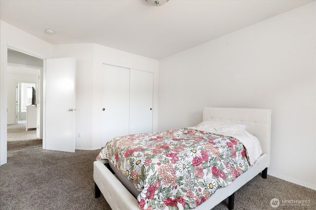 229 NW Cherry Hill Loop, Oak Harbor, WA 98277