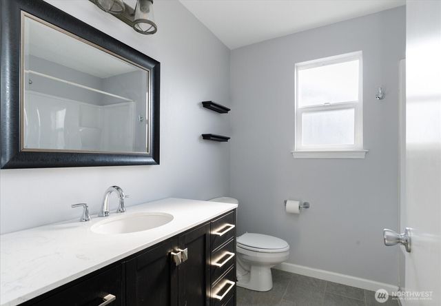 229 NW Cherry Hill Loop, Oak Harbor, WA 98277
