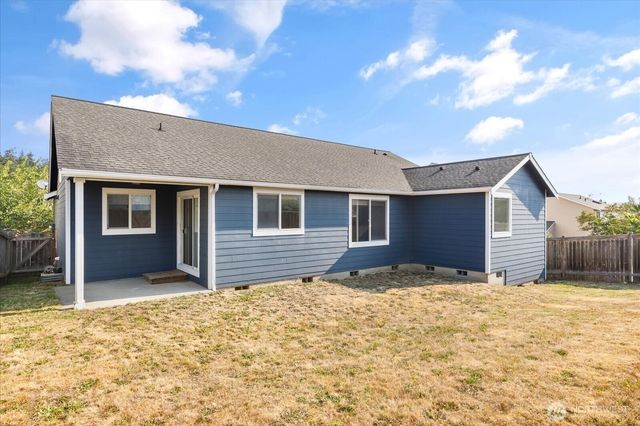 229 NW Cherry Hill Loop, Oak Harbor, WA 98277