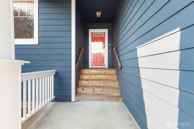 229 NW Cherry Hill Loop, Oak Harbor, WA 98277