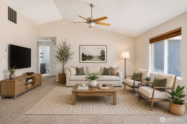 229 NW Cherry Hill Loop, Oak Harbor, WA 98277