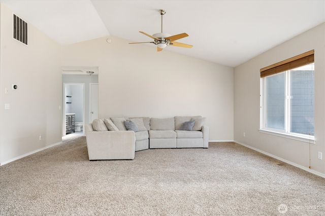 229 NW Cherry Hill Loop, Oak Harbor, WA 98277