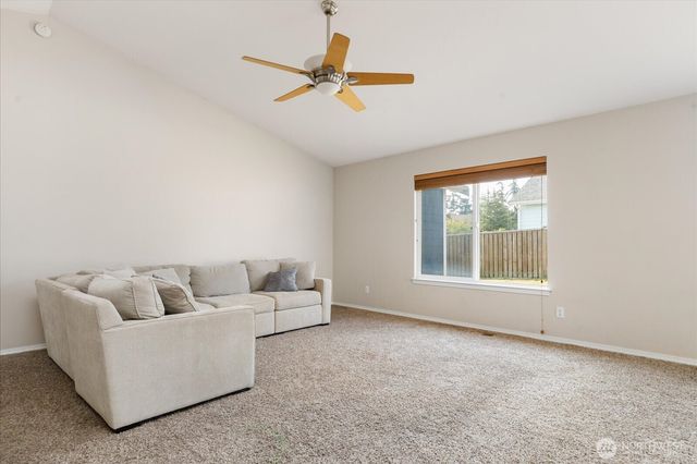 229 NW Cherry Hill Loop, Oak Harbor, WA 98277