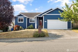 229 NW Cherry Hill Loop, Oak Harbor, WA 98277