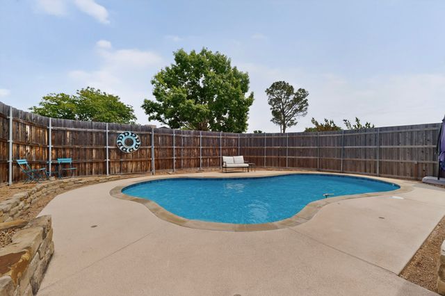 1915 Glenrose Lane, Carrollton, TX 75007