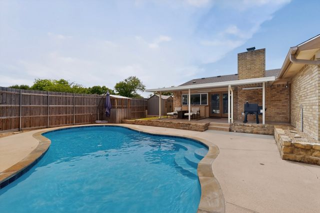 1915 Glenrose Lane, Carrollton, TX 75007
