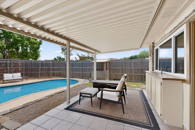 1915 Glenrose Lane, Carrollton, TX 75007