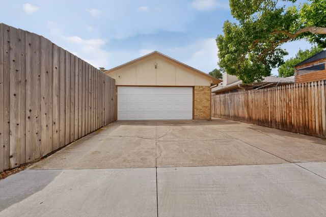 1915 Glenrose Lane, Carrollton, TX 75007