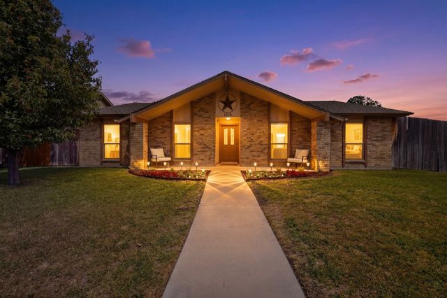 1915 Glenrose Lane, Carrollton, TX 75007