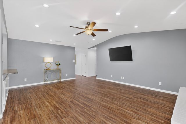 1915 Glenrose Lane, Carrollton, TX 75007