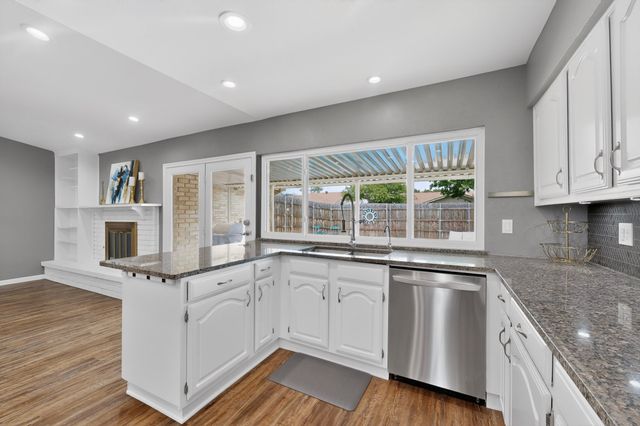 1915 Glenrose Lane, Carrollton, TX 75007