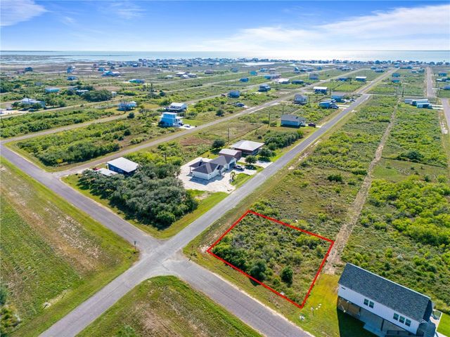 444 Forest Oak Ln., Rockport, TX 78382