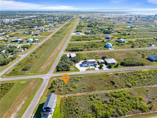 444 Forest Oak Ln., Rockport, TX 78382