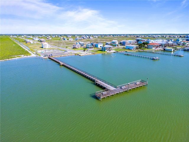 444 Forest Oak Ln., Rockport, TX 78382