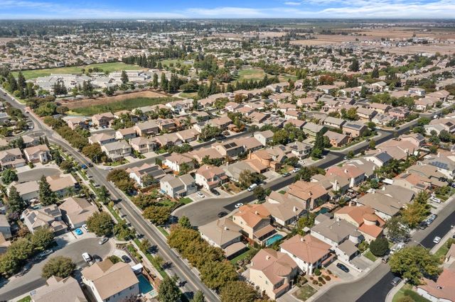 3000 Queens Gate Ct, Modesto, CA 95355