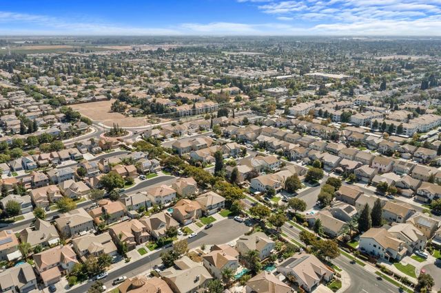 3000 Queens Gate Ct, Modesto, CA 95355
