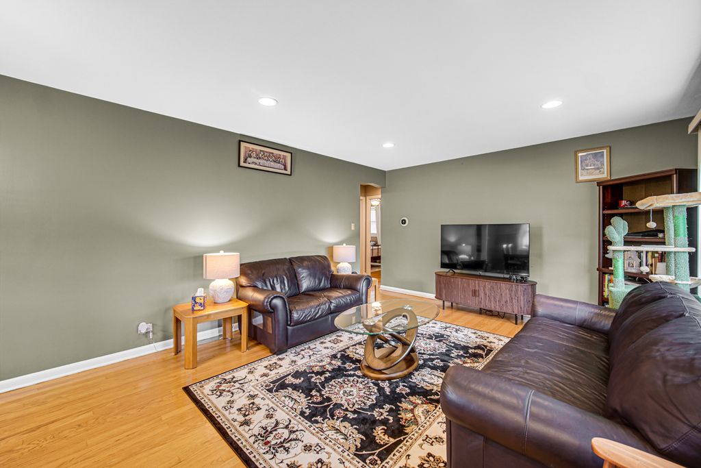 8644 Laramie Avenue, Skokie, IL 60077 — photo 4