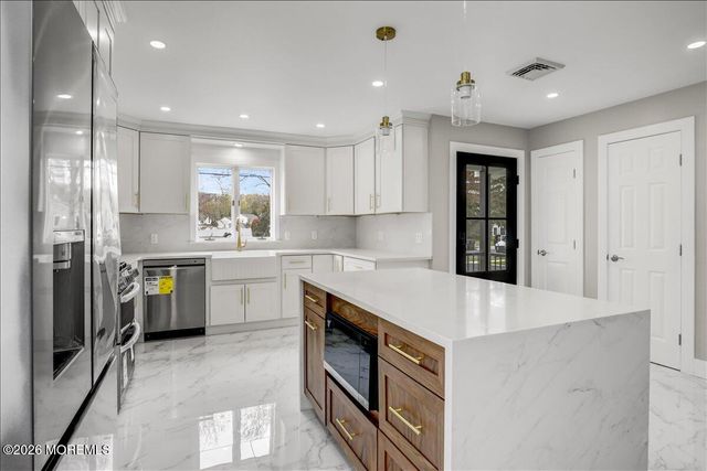 3 Roberta Drive, Middletown, NJ 07748