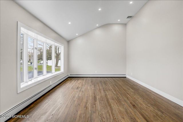 3 Roberta Drive, Middletown, NJ 07748