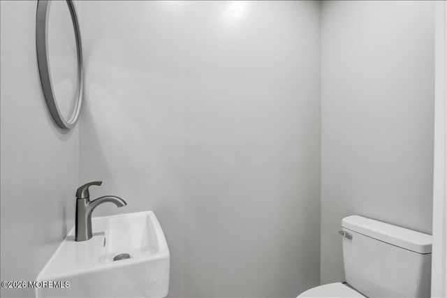 3 Roberta Drive, Middletown, NJ 07748