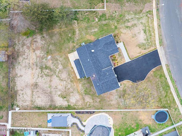 3 Roberta Drive, Middletown, NJ 07748