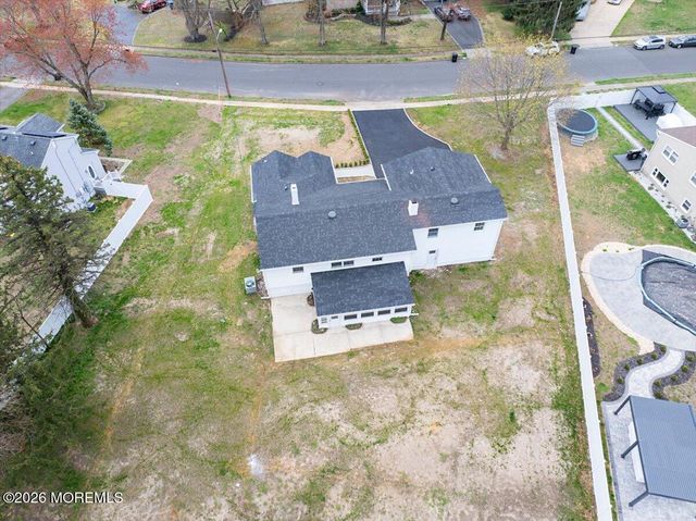 3 Roberta Drive, Middletown, NJ 07748