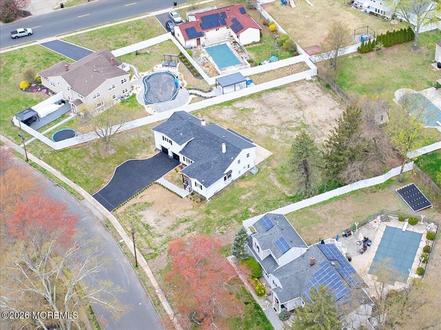 3 Roberta Drive, Middletown, NJ 07748