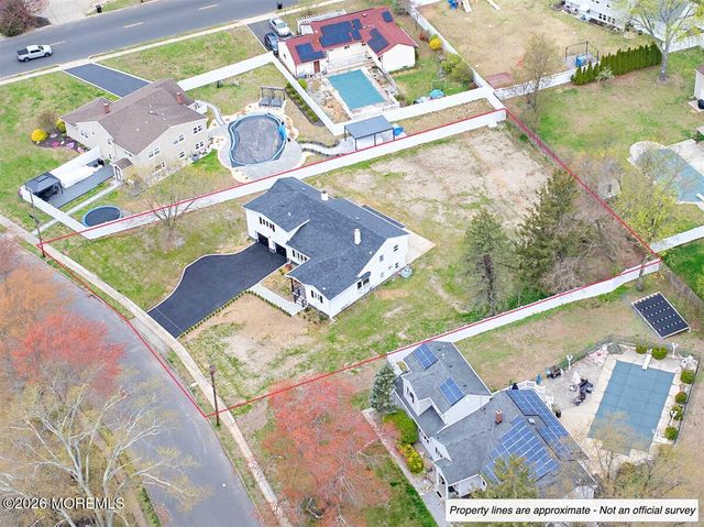 3 Roberta Drive, Middletown, NJ 07748