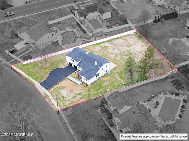 3 Roberta Drive, Middletown, NJ 07748