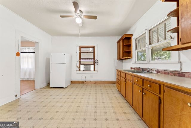 76 Park Street, Commerce, GA 30529