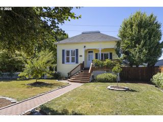 985 E COLLEGE St, Mt Angel, OR 97362