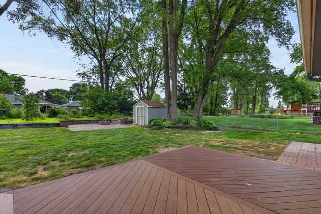 5570 Schutta Road, Shoreview, MN 55126