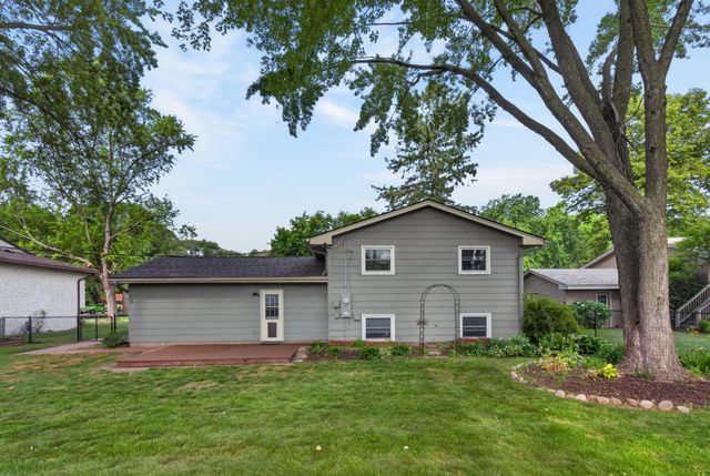 5570 Schutta Road, Shoreview, MN 55126