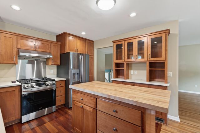 5570 Schutta Road, Shoreview, MN 55126