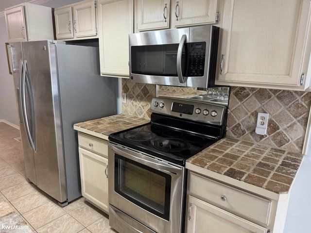 46930 Country Lane, Macomb, MI 48044