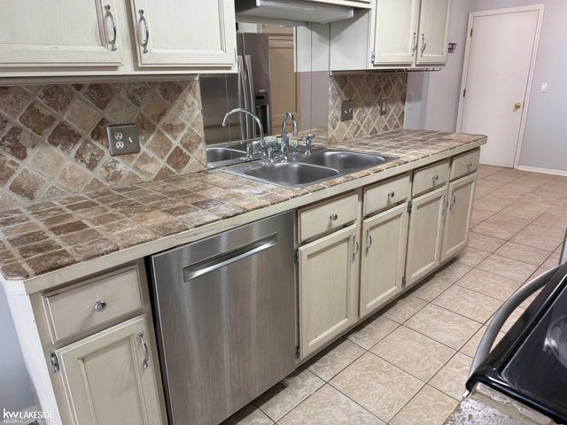 46930 Country Lane, Macomb, MI 48044