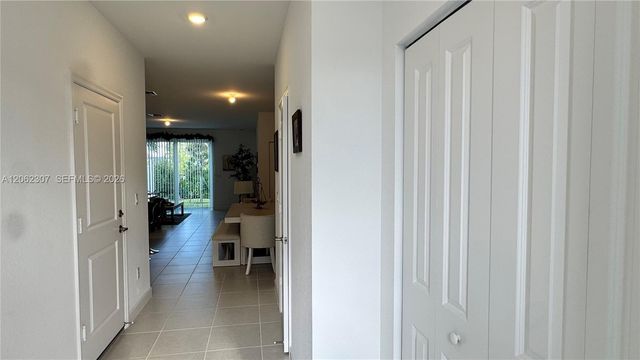 401 SE Crossoak Ln 401, Port St. Lucie, FL 34984