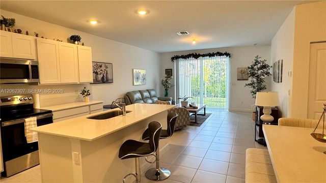 401 SE Crossoak Ln 401, Port St. Lucie, FL 34984