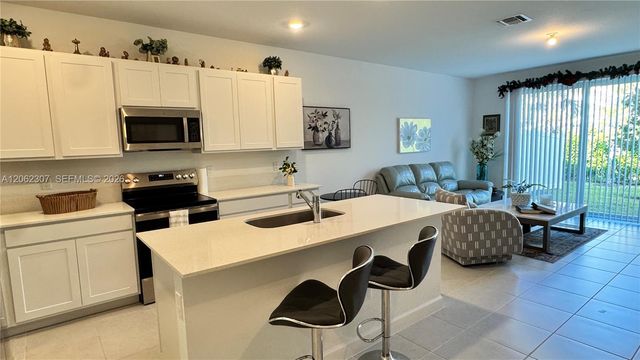 401 SE Crossoak Ln 401, Port St. Lucie, FL 34984