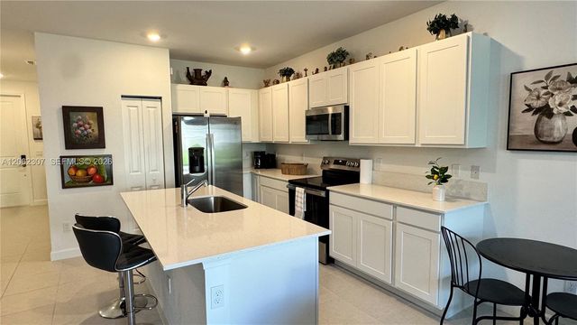 401 SE Crossoak Ln 401, Port St. Lucie, FL 34984