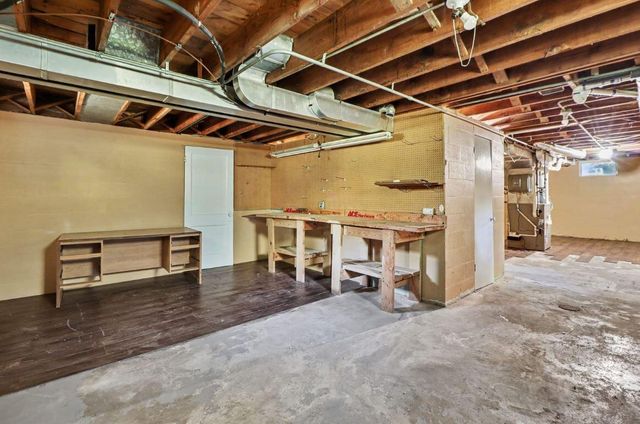 750 N 200 W, Valparaiso, IN 46385