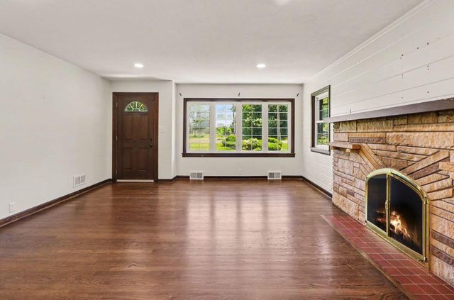 750 N 200 W, Valparaiso, IN 46385