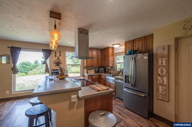 38785 Mountain Home Dr, Lebanon, OR 97355