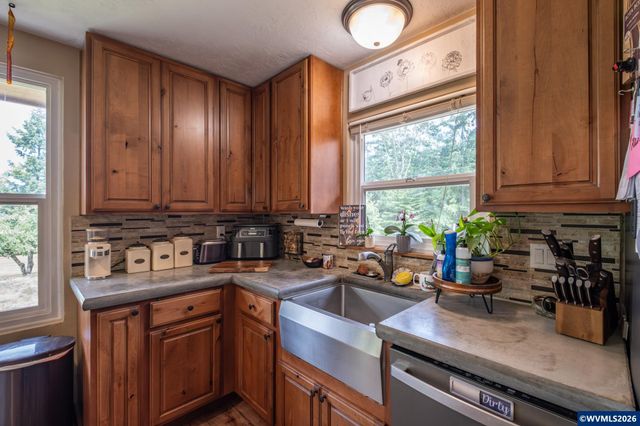 38785 Mountain Home Dr, Lebanon, OR 97355