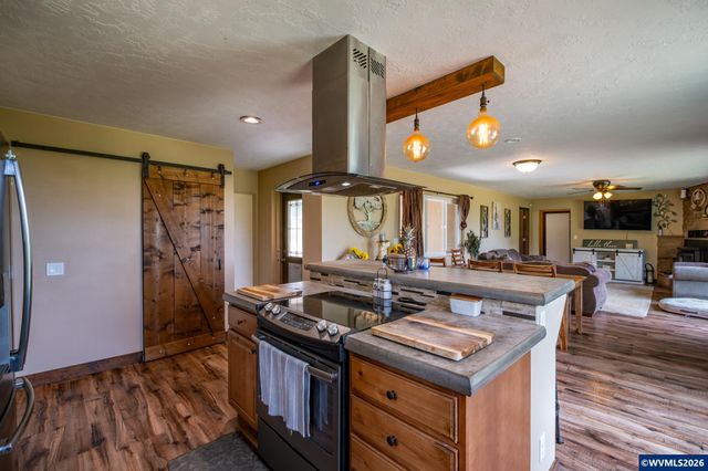 38785 Mountain Home Dr, Lebanon, OR 97355