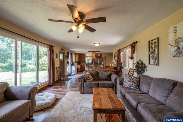 38785 Mountain Home Dr, Lebanon, OR 97355