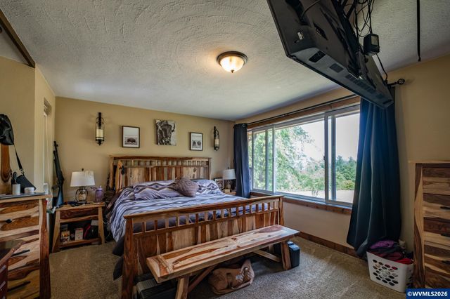 38785 Mountain Home Dr, Lebanon, OR 97355