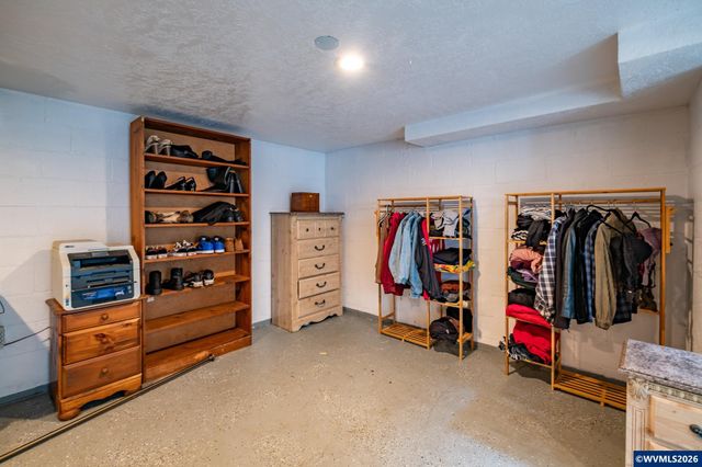 38785 Mountain Home Dr, Lebanon, OR 97355