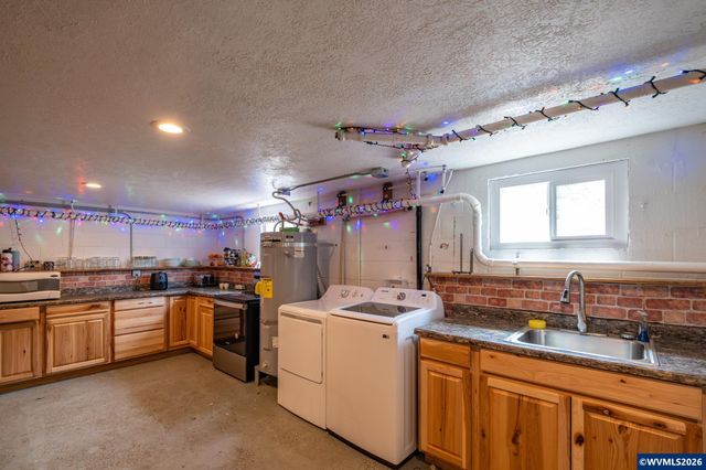 38785 Mountain Home Dr, Lebanon, OR 97355